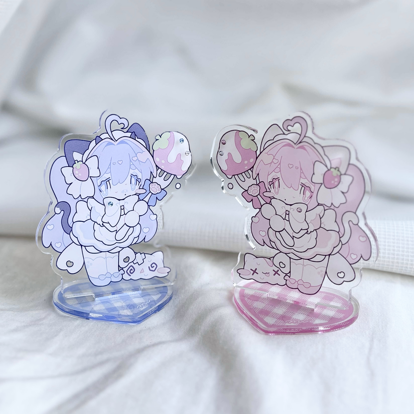 ACRYLIC STAND -STRAWBERRY- BLUE